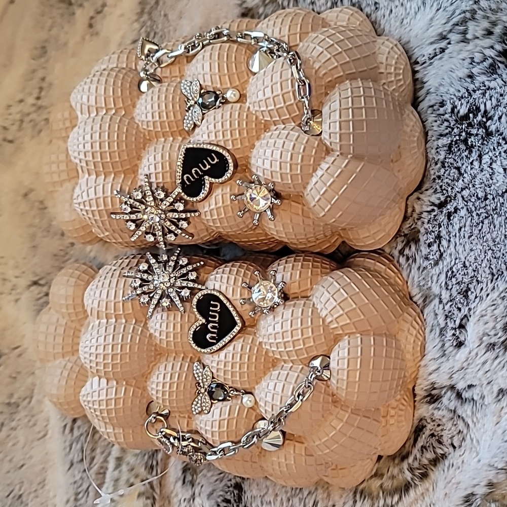 Bubble slippers